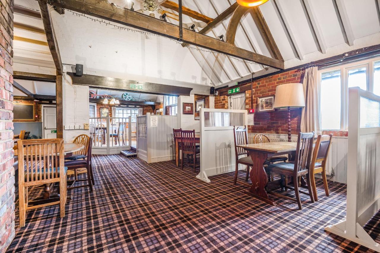 The Walhampton Arms Bed & Breakfast Lymington Exterior photo
